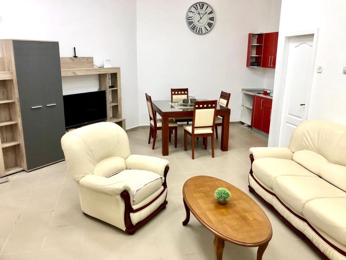 Apartment Tesla Pančevo Esterno foto