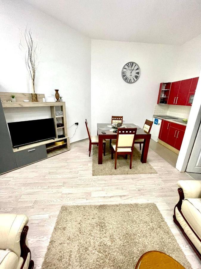 Apartment Tesla Pančevo Esterno foto